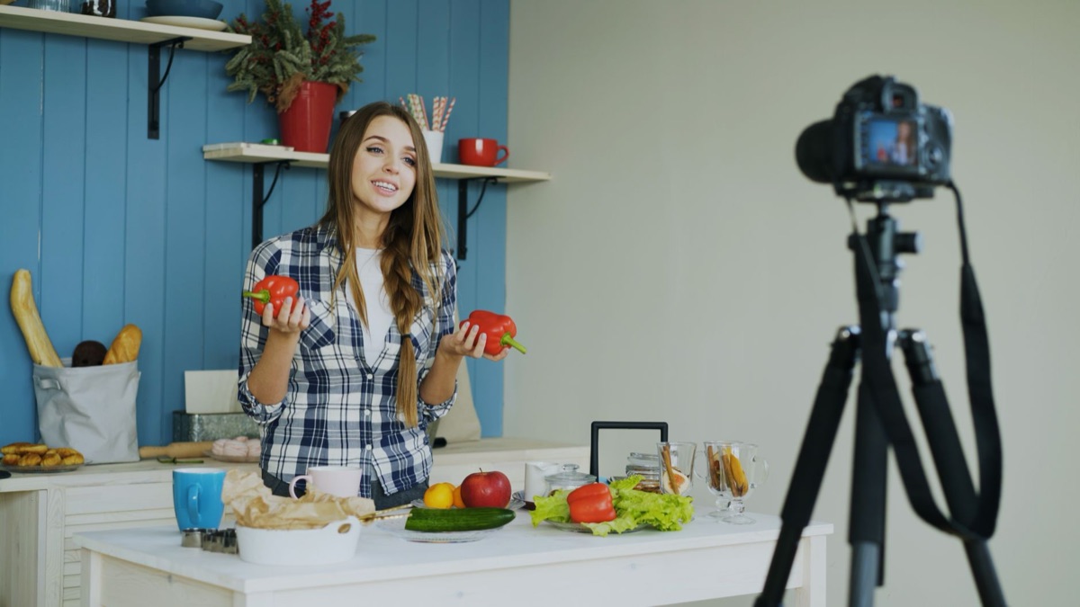 Spanischer Influencer mit Abonnentenzähler