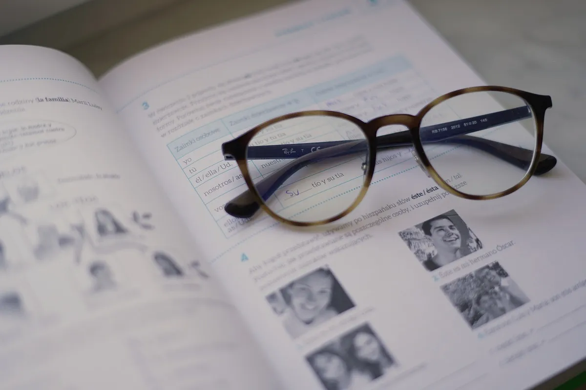 spanish, glasses, book, education, gray book, gray books, gray education, gray glass, gray glasses, spanish, glasses, glasses, glasses, glasses, glasses
